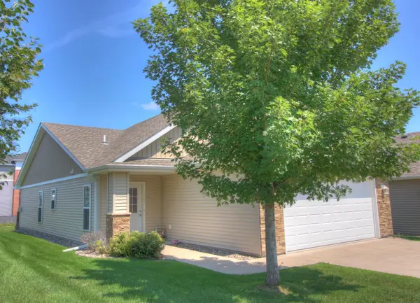 2734 Ridgeview DR, Red Wing, MN 55066