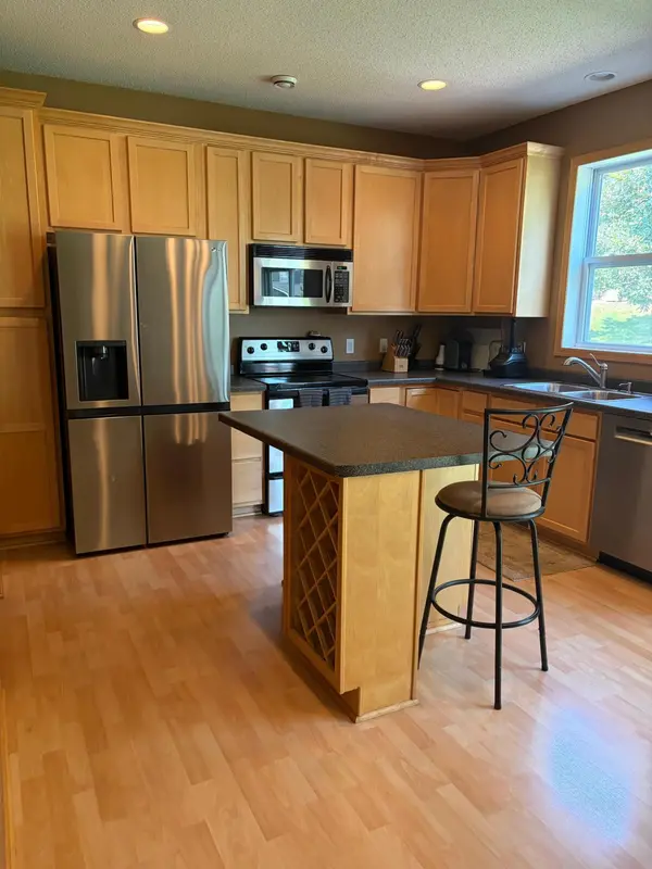 728 Newberry LN, Chaska, MN 55318