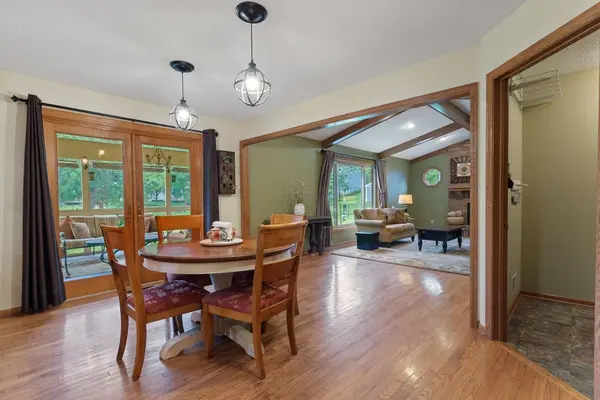 7020 Beacon CIR, Eden Prairie, MN 55346