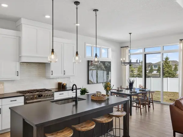 1722 Jonni WAY, Chanhassen, MN 55317