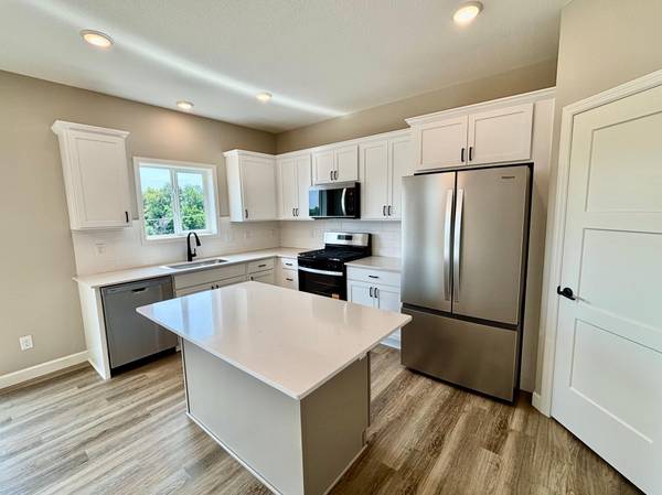 837 Walnut Grove LN, Hanover, MN 55341