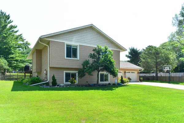 17400 Barrington CT, Minnetonka, MN 55345