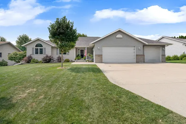 1624 Prairie LN NE, Owatonna, MN 55060