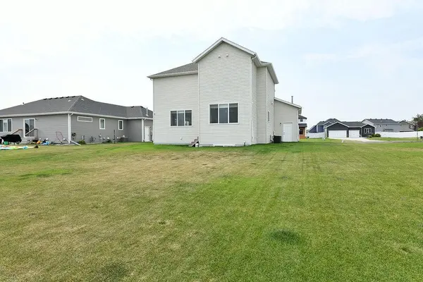 6719 Smylie LN S, Fargo, ND 58104