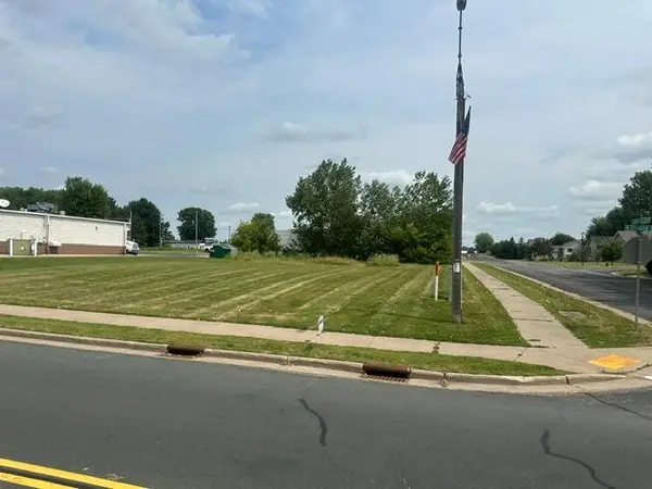 800 N Division ST, Roberts, WI 54023