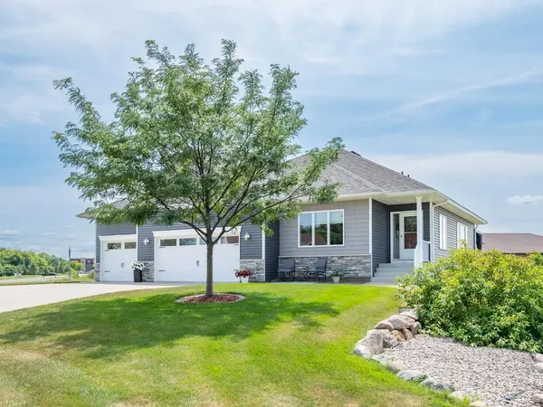 1290 Parkview CT, Shakopee, MN 55379