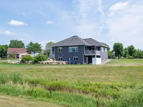 1290 Parkview CT, Shakopee, MN 55379