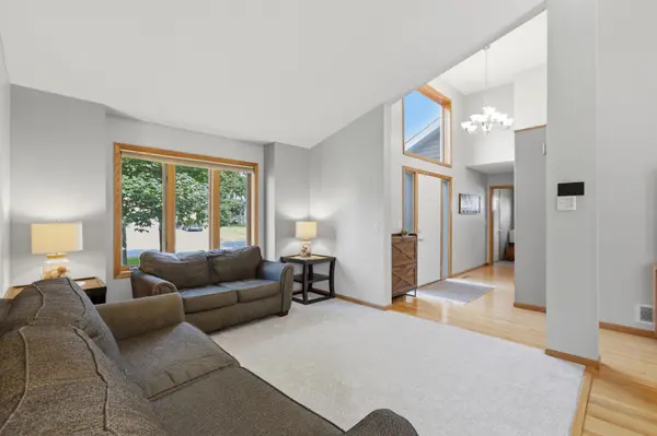 1315 Oakwood LN, Hanover, MN 55341
