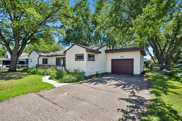 1824 9th ST, White Bear Lake, MN 55110