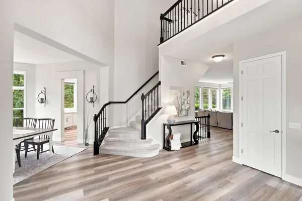 6865 Sapphire LN, Chanhassen, MN 55317
