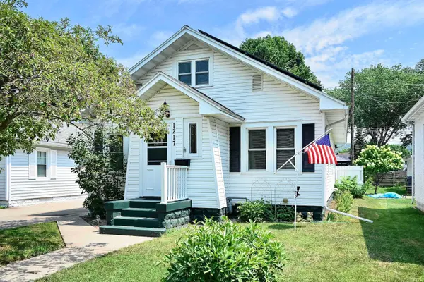 1217 East AVE S, La Crosse, WI 54601