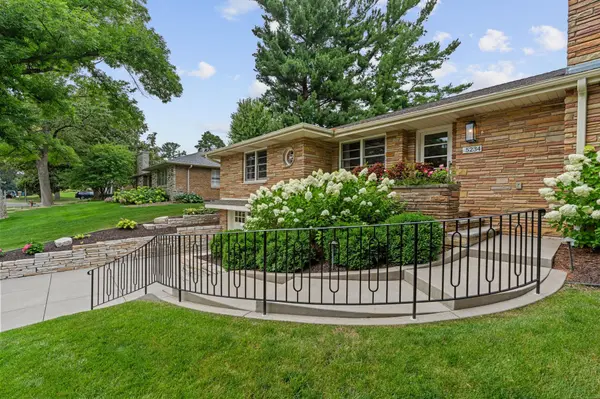 5234 Hollywood RD, Edina, MN 55436