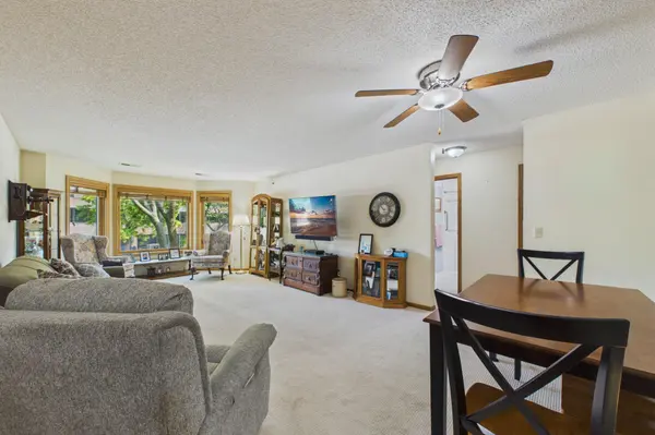 32 11th AVE S #215, Hopkins, MN 55343