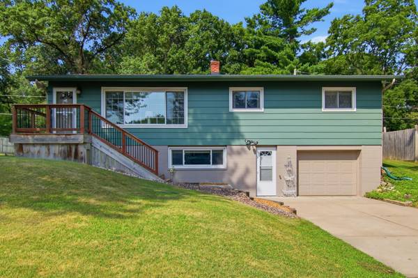 911 16th ST SE, Menomonie, WI 54751