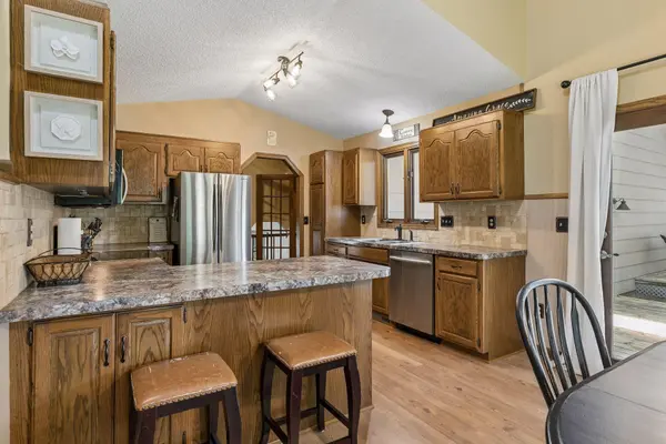 4 Pleasant View LN, Circle Pines, MN 55014