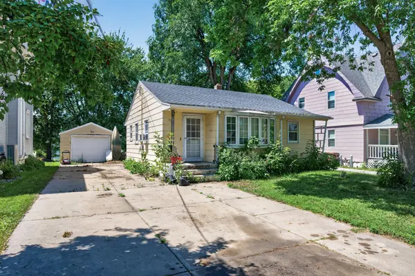 107 Oak AVE N, Maple Lake, MN 55358