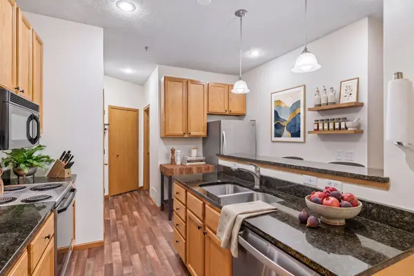 8271 Kimball DR, Eden Prairie, MN 55347