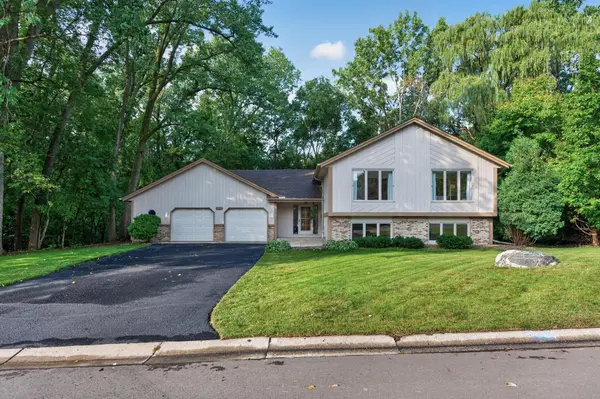 7390 130th ST W, Apple Valley, MN 55124