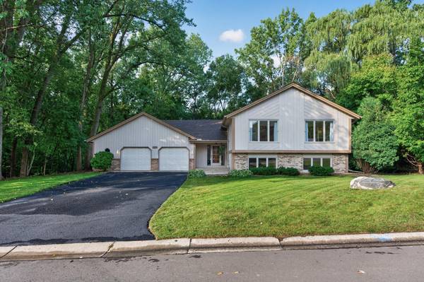 7390 130th ST W, Apple Valley, MN 55124
