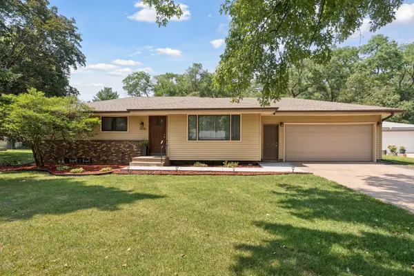 7836 Woodlawn DR, Mounds View, MN 55112