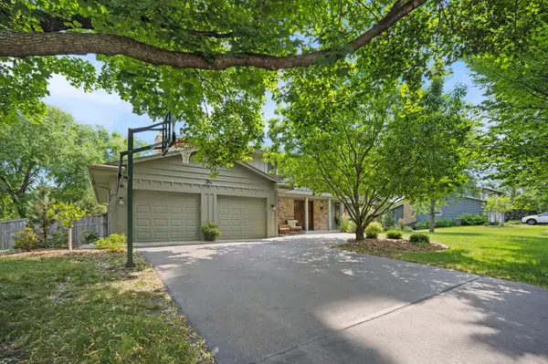2750 Fountain LN N, Plymouth, MN 55447