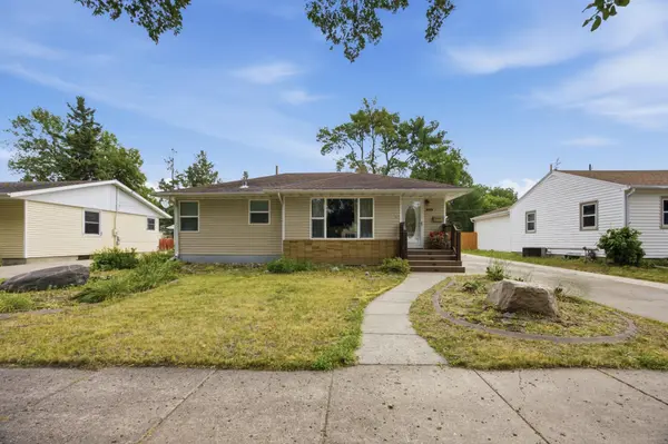 2013 7th ST N, Fargo, ND 58102