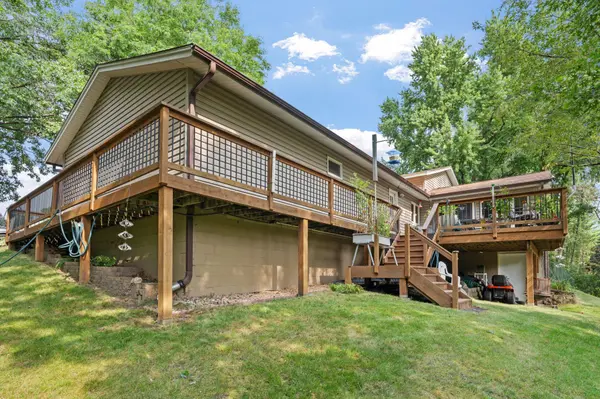 2821 Saddlebrooke CIR, Minnetonka, MN 55305