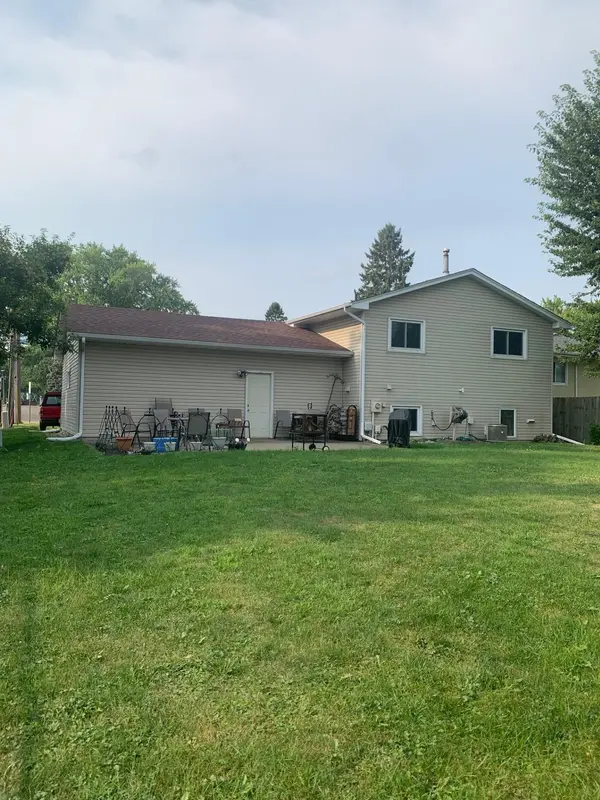 2359 17th AVE E, North Saint Paul, MN 55109