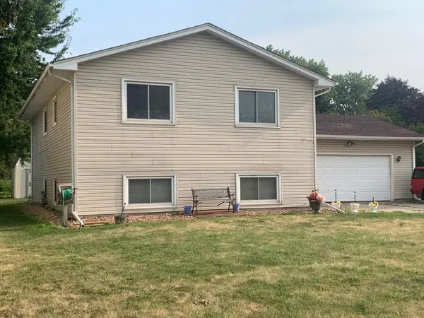 2359 17th AVE E, North Saint Paul, MN 55109