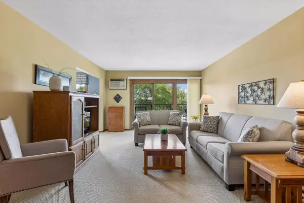 2700 Oxford ST N #140, Roseville, MN 55113