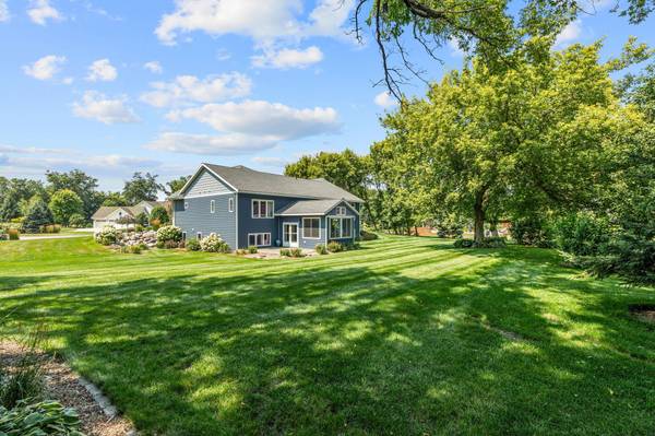 1412 Fairacre LN SW, Willmar, MN 56201
