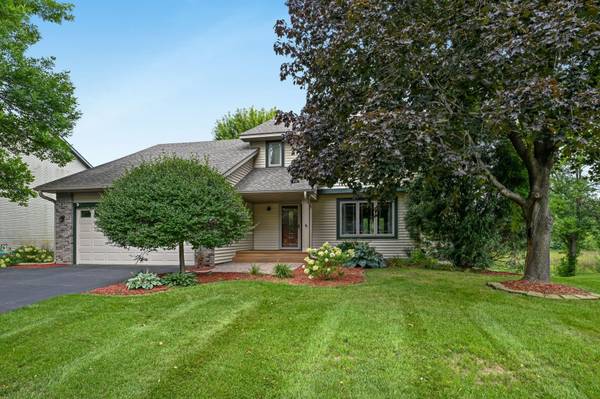 8400 W Lake DR, Chanhassen, MN 55317