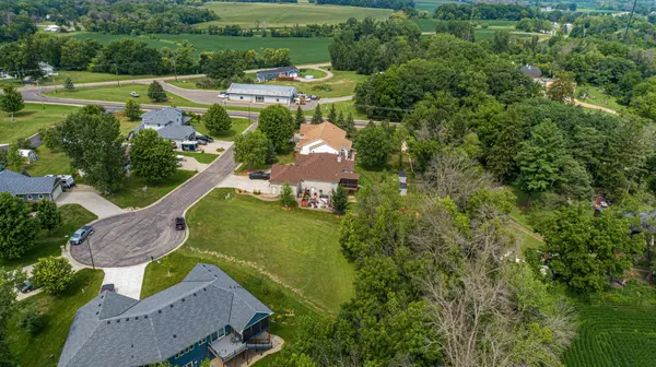 905 Orchard Heights CT, Faribault, MN 55021