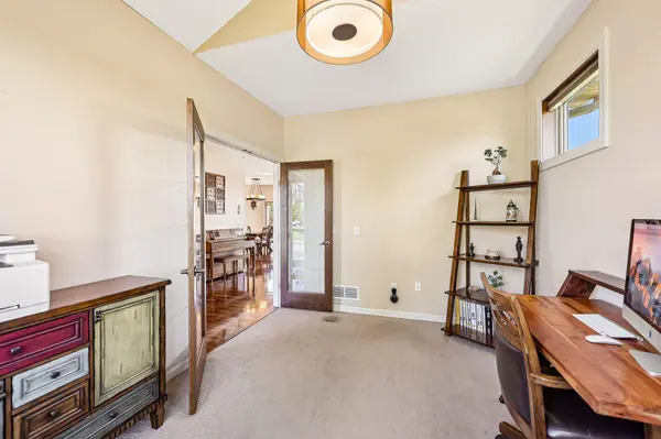 643 Parkside CT, Eagan, MN 55123