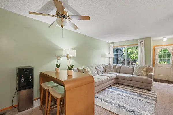 1845 Donegal DR #5, Woodbury, MN 55125