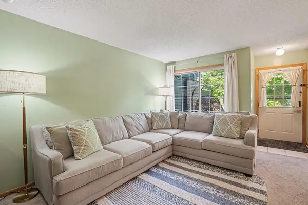 1845 Donegal DR #5, Woodbury, MN 55125
