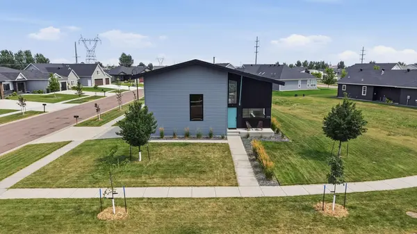 4718 Foxtail LN S, Fargo, ND 58104