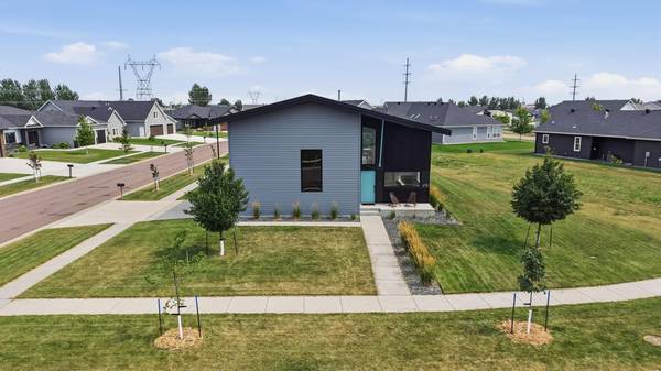 4718 Foxtail LN S, Fargo, ND 58104