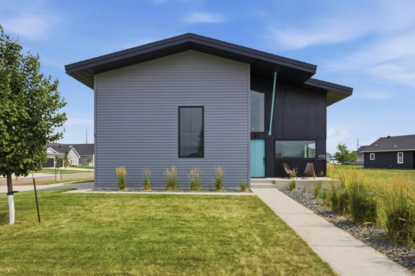 4718 Foxtail LN S, Fargo, ND 58104
