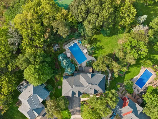 8381 Hidden Ponds Alcove, Woodbury, MN 55125