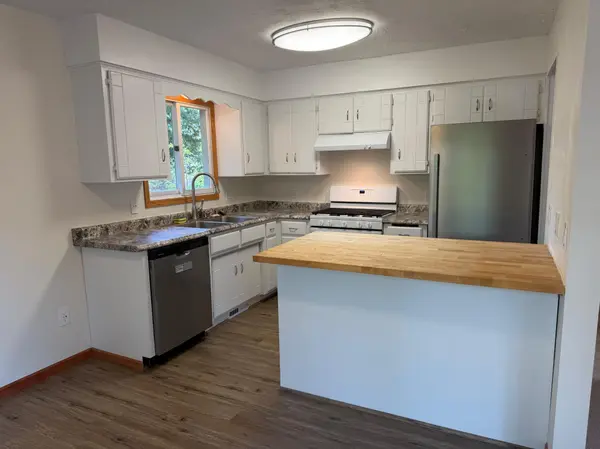 112 Mcgregor AVE N, Mahtomedi, MN 55115