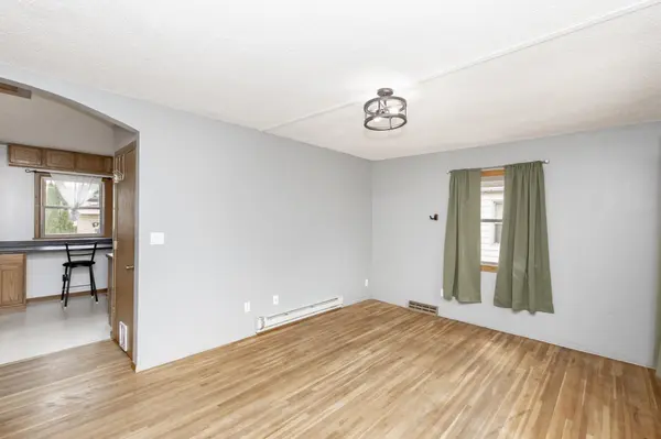 1542 13 1/2 ST S, Fargo, ND 58103