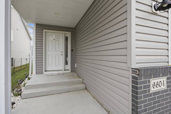 6604 28th ST S, Fargo, ND 58104