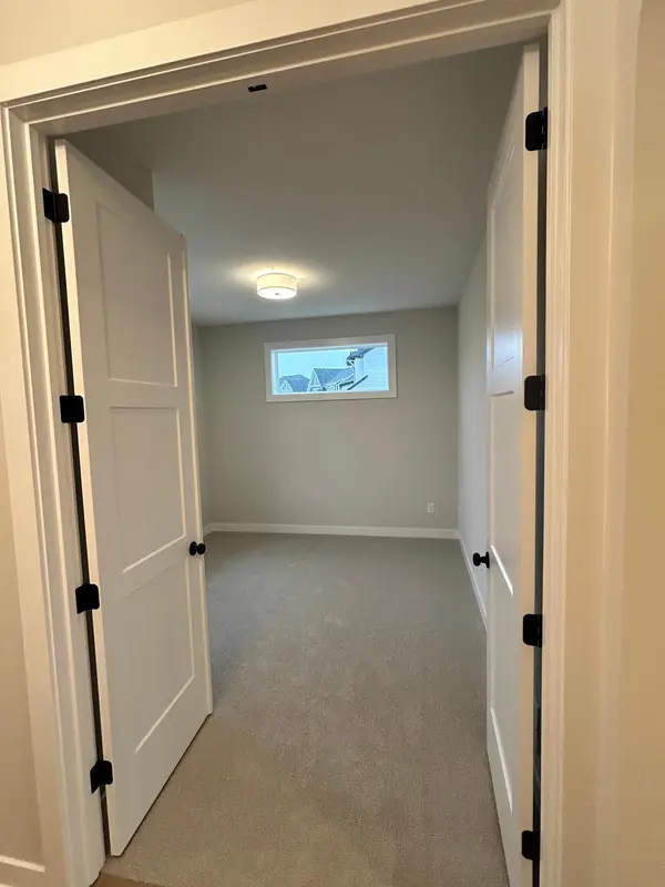 4048 Arbor DR, Woodbury, MN 55129