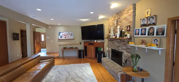 171 Red Oaks DR, Vadnais Heights, MN 55127
