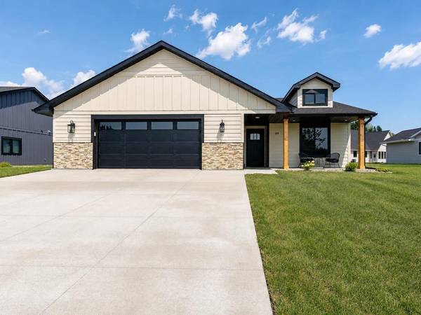 309 Pinehurst DR, Mankato, MN 56001