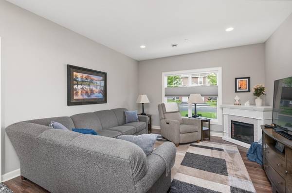 573 Ravencroft RD, Waconia, MN 55387
