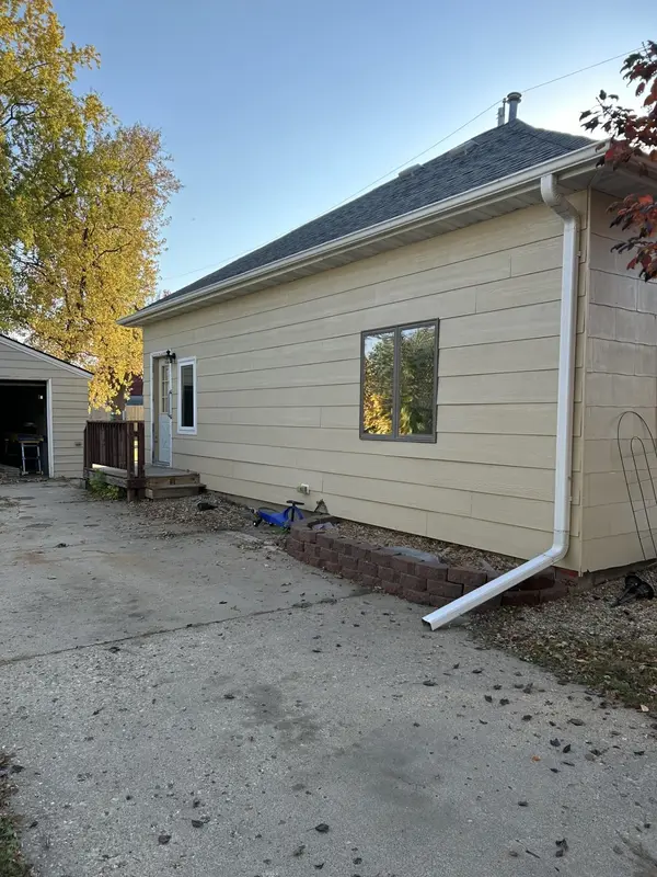 910 4th ST SE, Pipestone, MN 56164