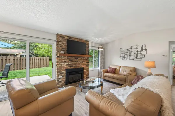 9601 Lonsdale CIR, Minnetonka, MN 55305