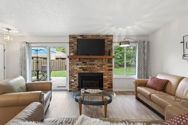 9601 Lonsdale CIR, Minnetonka, MN 55305